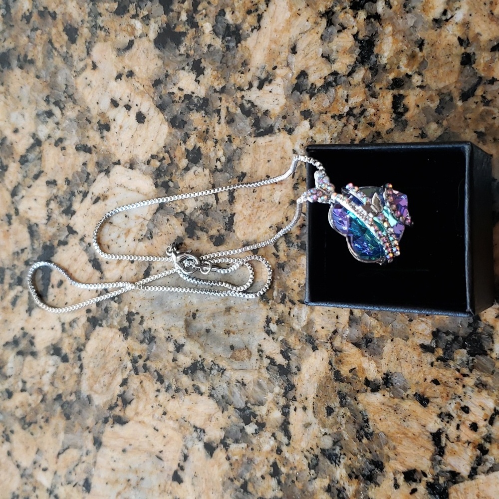Crystal Heart Pendant Necklace - Picture 4 of 8